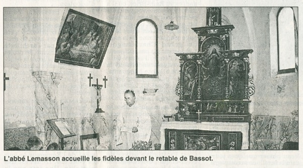 Photo extraite d'un article de Michel Urban. Est Républicain du 17 août 2000. On ne voit plus le tableau qui était accroché dans la nef à proximité du chœur au dessus de la petite croix en bois. 