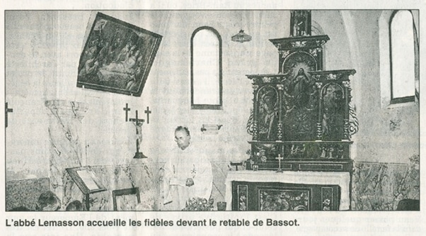 Photo extraite d'un article de Michel Urban. Est Républicain du 17 août 2000. On ne voit plus le tableau qui était accroché dans la nef à proximité du chœur au dessus de la petite croix en bois.