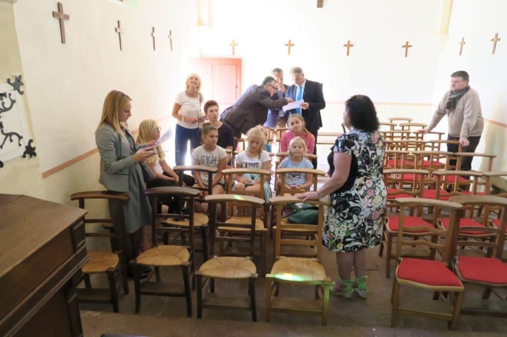 Photo des enfants de Zakopane dans la chapelle