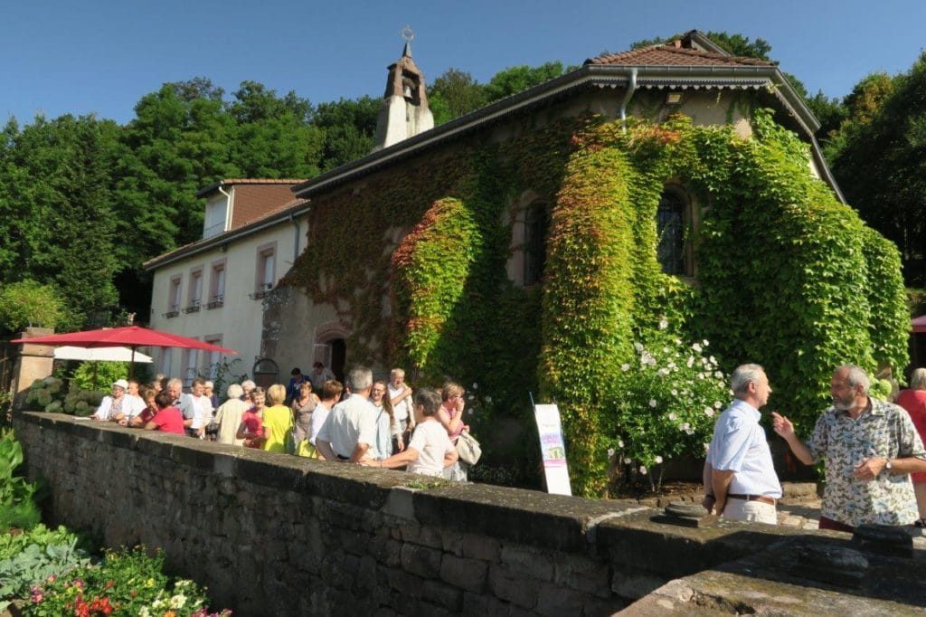 Photo des fidèles à la sortie de l'office