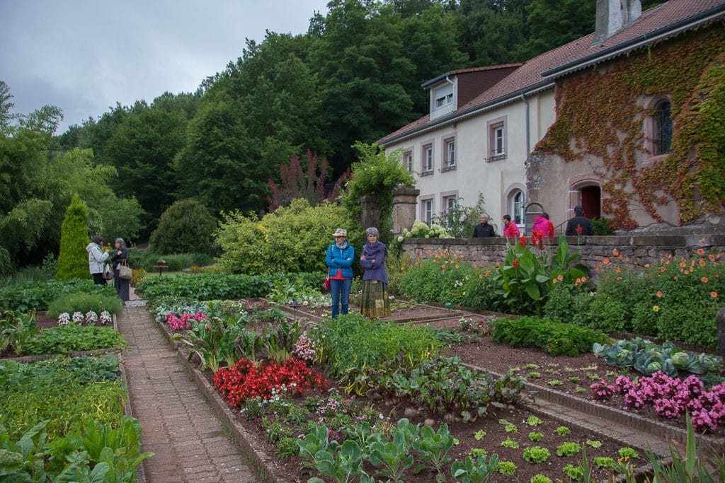 Dans les jardins